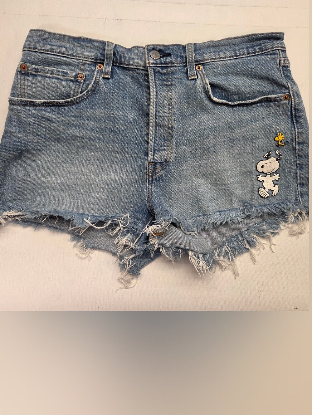 Levi's x Peanuts 501 Women's Cut Off Denim Shorts W30 Snoopy Woodstock High Rise